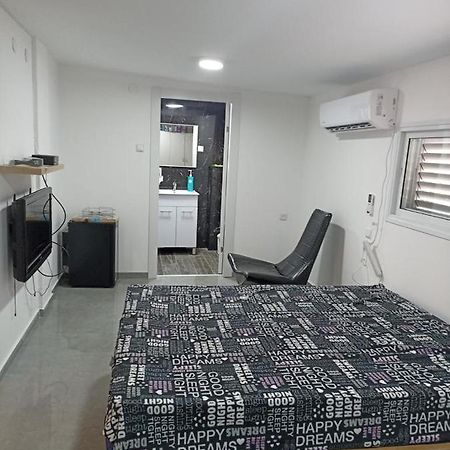 שמילה אירוח 1 Apartment Арад Екстериор снимка