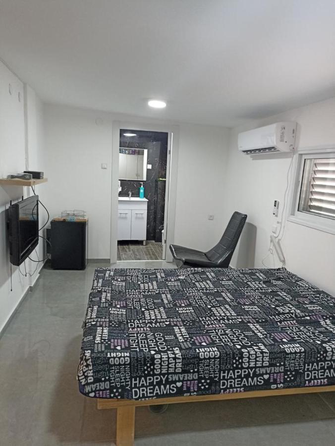 שמילה אירוח 1 Apartment Арад Екстериор снимка